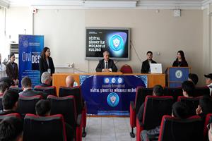 Dijital Şiddetle Mücadele Kulübü’nden Lise Öğrencilerine Dijital Farkındalık Semineri