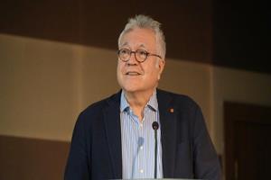 Tayyip Öneş, KBÜ Öğrencileriyle Tecrübelerini Paylaştı