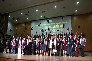 KBÜ Güzel Sanatlar ve Tasarım Fakültesinde Mezuniyet Coşkusu