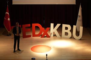 Rektör Kırışık TEDx Sahnesinde: Bir Fikirle Dünyayı Değiştirmek Mümkün