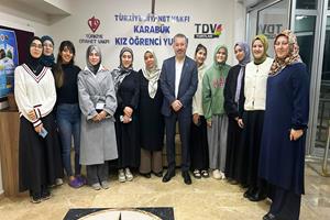 KBÜ Rektörü Prof. Dr. Fatih Kırışık ve Eşi Ebru Kırışık, TDV Karabük Kız Öğrenci Yurdunu Ziyaret Etti