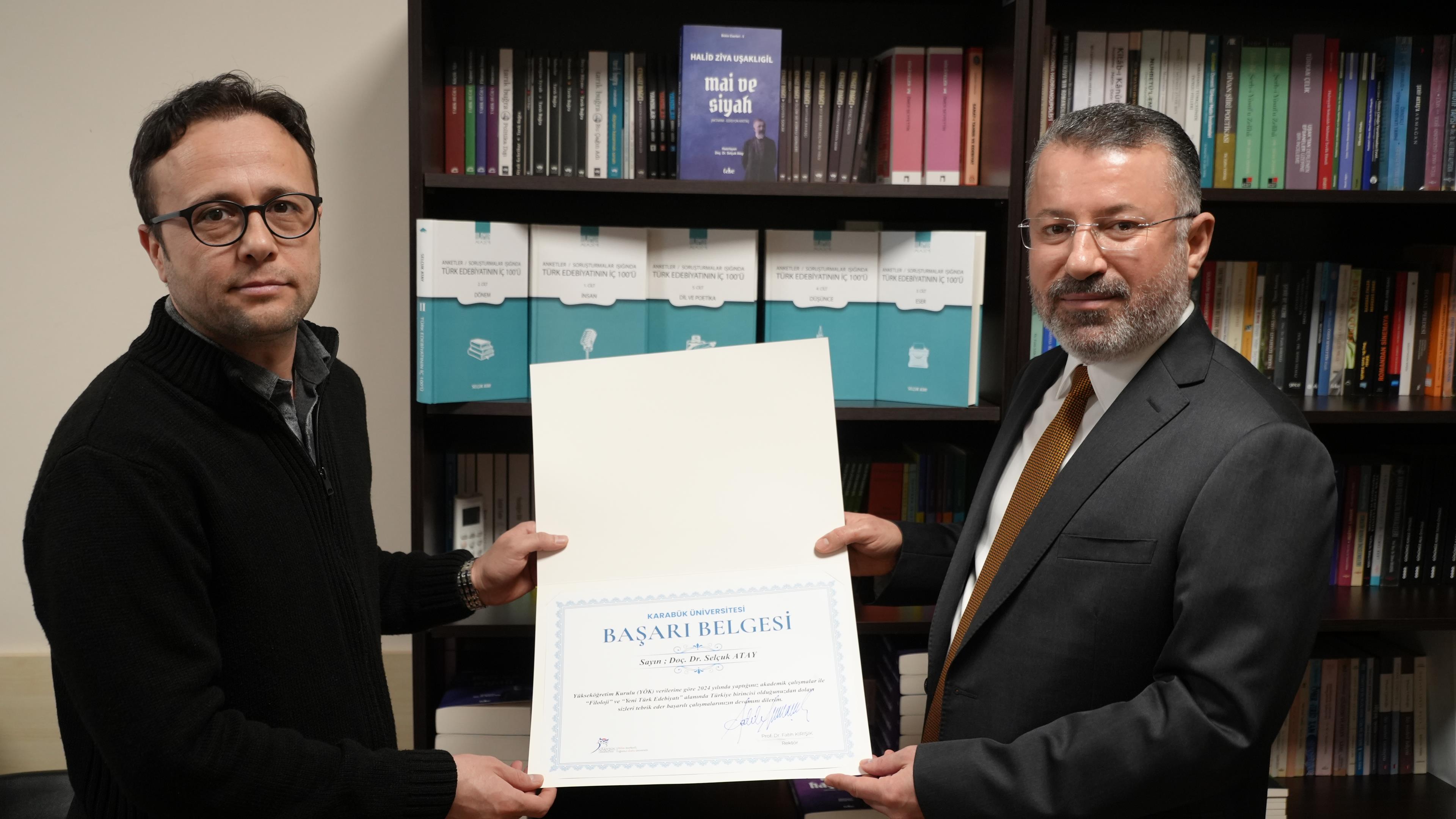 Rektör Prof. Dr. Fatih Kırışık, Türkiye Birincisi Doç. Dr. Selçuk Atay ...